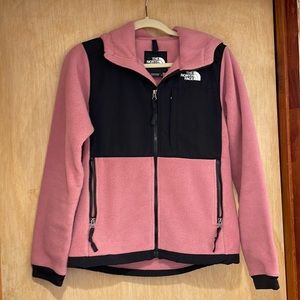 THE NORTH FACE WOMEN’S DENALI JACKET